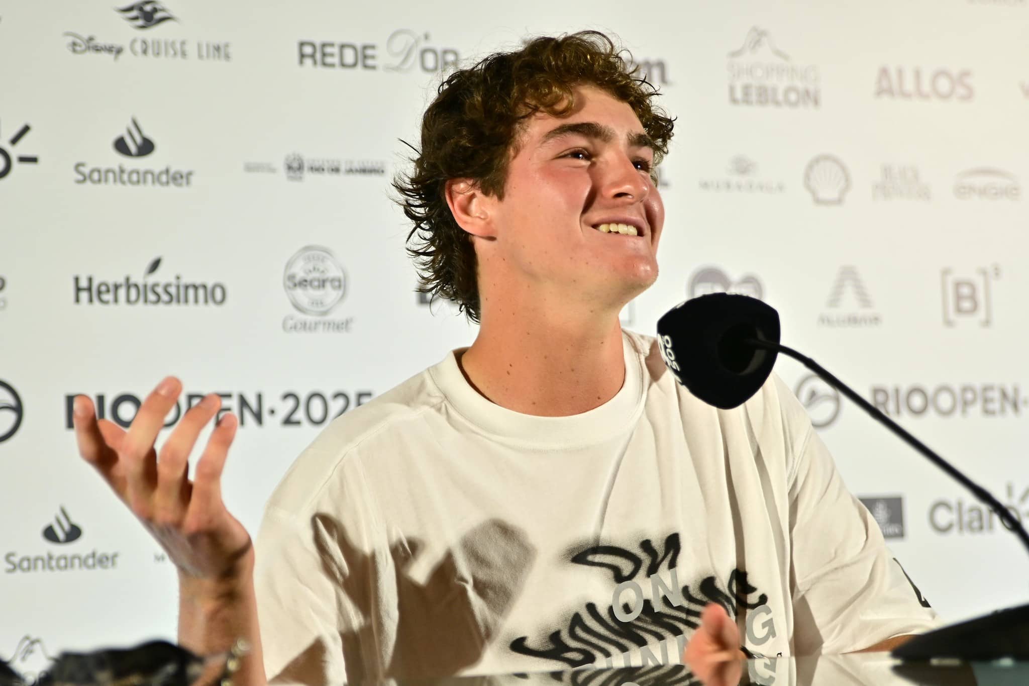 Tokyo Take-Off! Shapovalov Serves Past Johnson