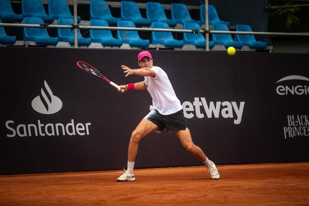 Tokyo Take-Off! Shapovalov Serves Past Johnson